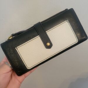Fossil Wallet Black & White Leaher - 16 card slots, zip pocket, 2 side pockets